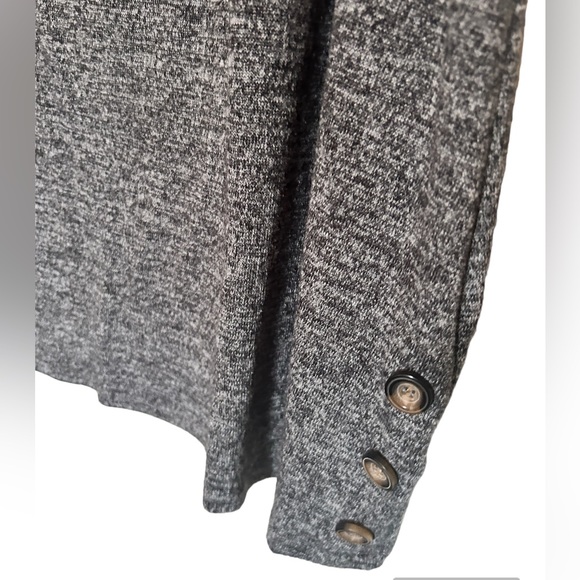 2X knit tunic in excellent condition with button details - Picture 4 of 4
